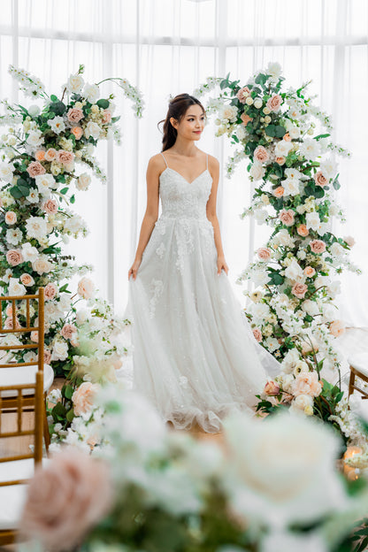 THE REIA FLORAL PILLARS