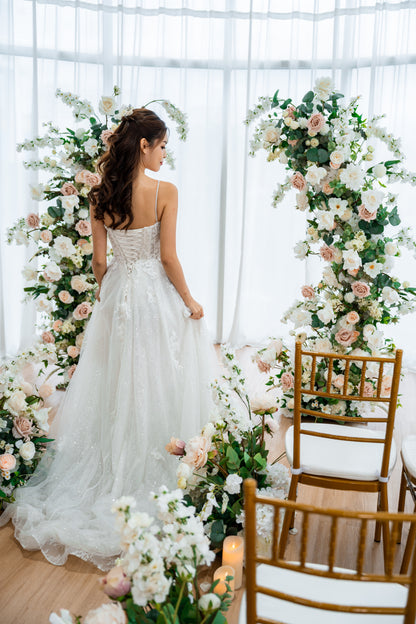 THE REIA FLORAL PILLARS